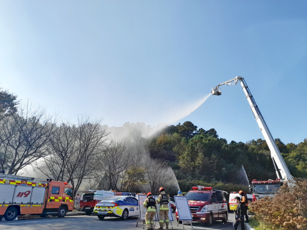 지난 10월, 문화예술회관 앞 임야에서 상시훈련(2024 안전충남훈련)을 하고 있다.