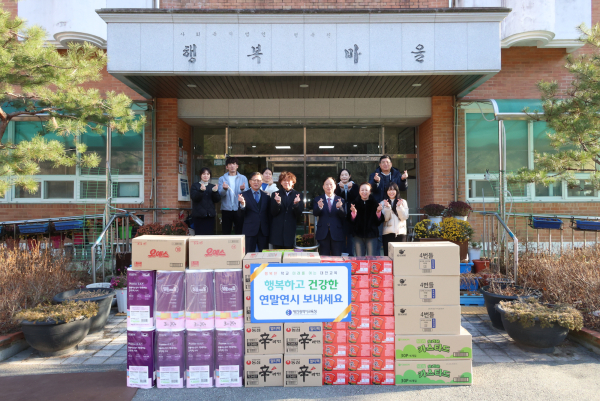 행복마을 방문 위문품 전달 모습
