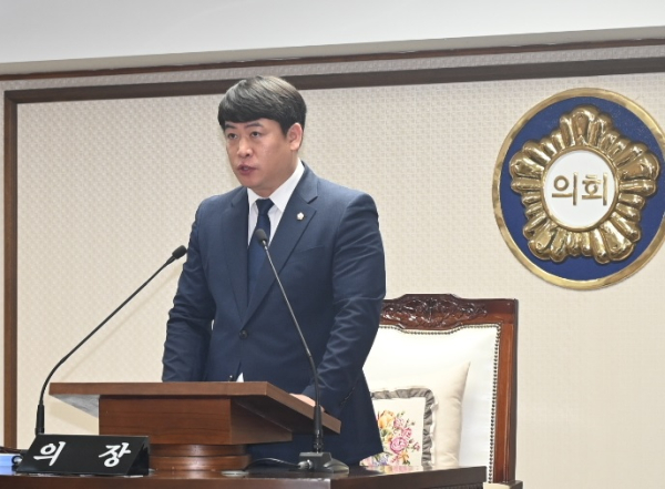 제261회 대전중구의회 임시회 제1차본회의에서 오은규 의장이 개회사를 하고 있다.<br>