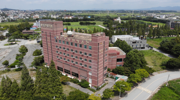 덕산온천관광호텔 전경