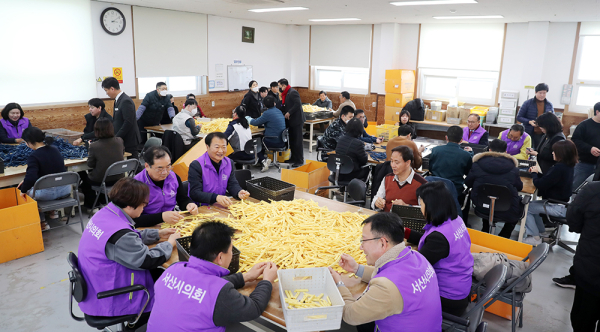 서산시장애인보호작업장에서 연말연시 봉사활동 진행 모습