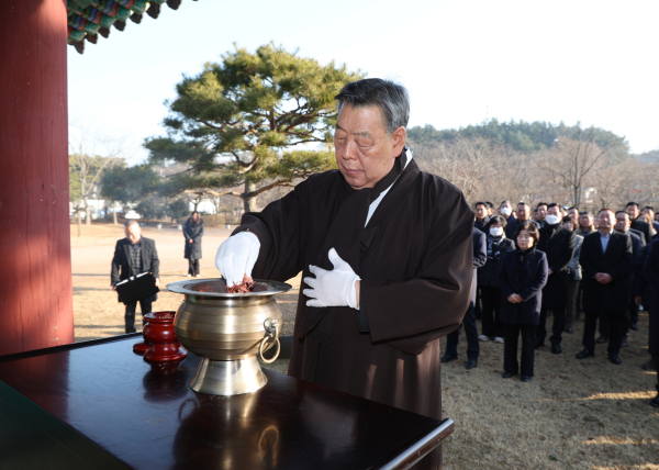 가세로 군수 을사년 신년 참배 모습