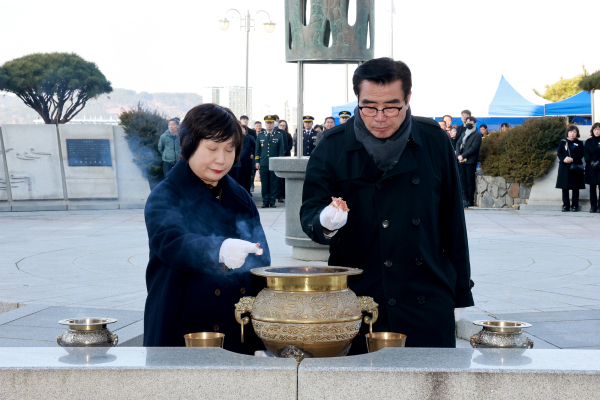 김동일 보령시장 신년참배 모습