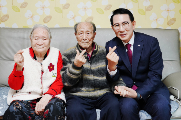 이완섭 서산시장, 100세 이상 장수 어르신 위문 모습