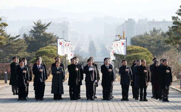 충남도의회 보훈공원 충혼탑 참배