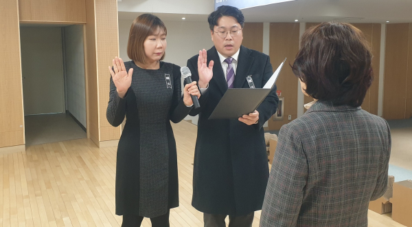 시무식에서 새해다짐 결의문 낭독 모습