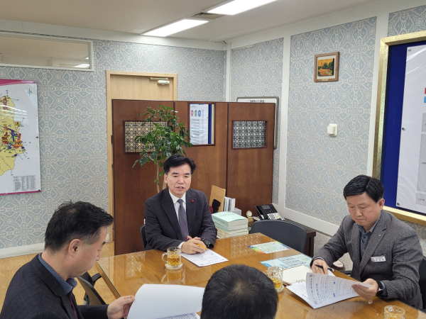 아산시장 권한대행, 대설 및 한파예보에 따른 긴급 실국장 회의 개최 모습
