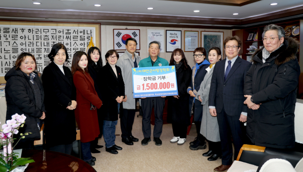 태안군 학부모회장협의회 및 학교운영위원회위원장협의회(사진 가운데 왼쪽부터 이승열 회장, 가세로 군수, 김민경 회장)