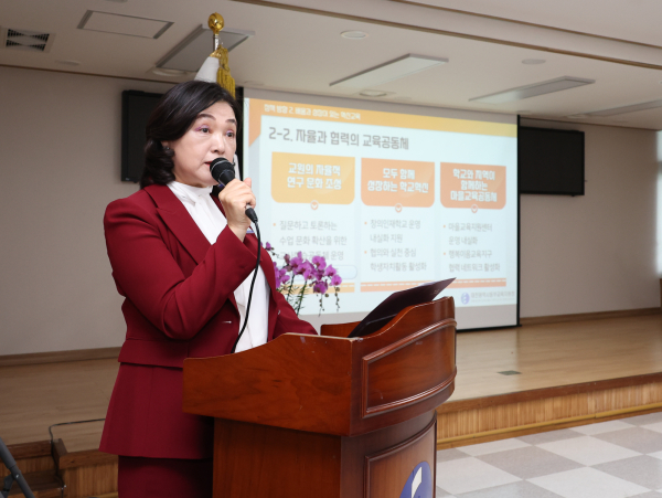  9일, 동부교육지원청 대회의실에서 주요업무 보고회 개최 모습