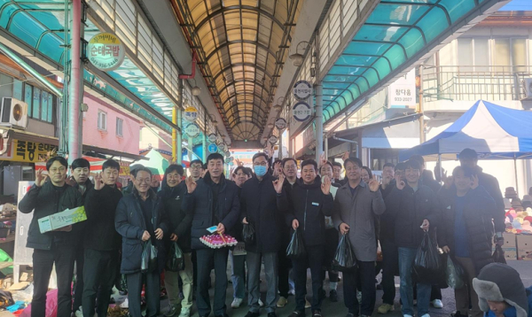 설 명절 전통시장 장보기 행사 단체사진