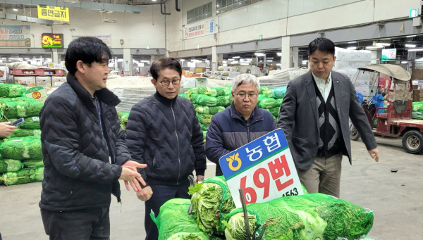 대전농협 노·사 대표, 설 명절 대비 농산물 수급상황  현장 점검 모습