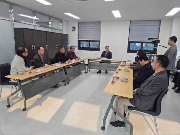 최민호 시장 장애인단체 방문 모습