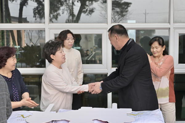 최원철 공주시장, 설명절 맞아 사회복지시설 위문 모습