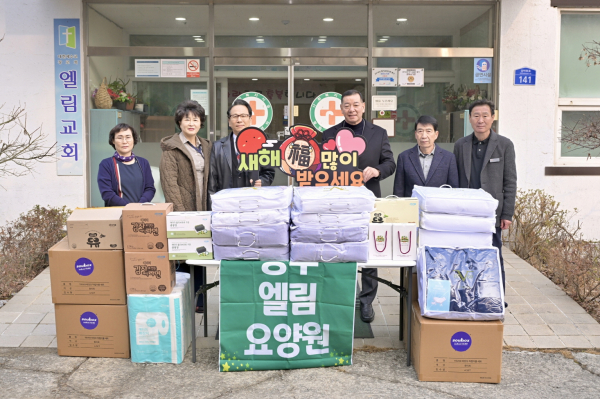 최원철 공주시장, 설명절 맞아 사회복지시설 위문 기념사진