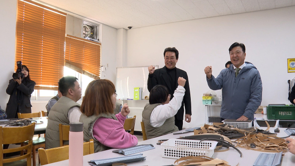 최재구 예산군수 장애인보호작업장 위문 모습