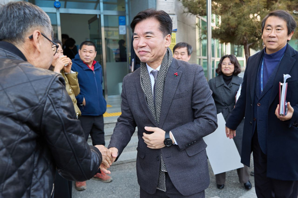 조일교 아산시장 권한대행, 설 명절 맞아 현장 근무자 격려 모습