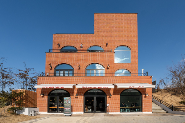 해밀단길 빠스타스 가든플레이스 그로서리스터프 베이크하우스가 입점된 건물