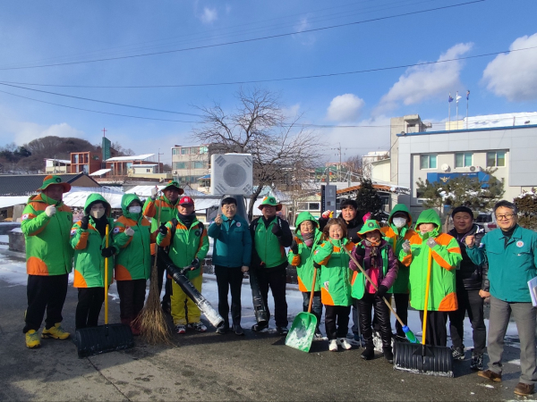 김하균 행정부시장 전의면 제설 작업 진행 중인 세종시자율방재단 방문