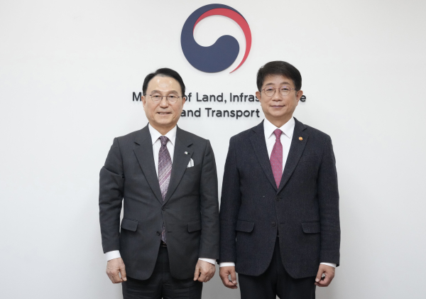 박상돈 천안시장 박상우 국토부장관 면담 진행 모습