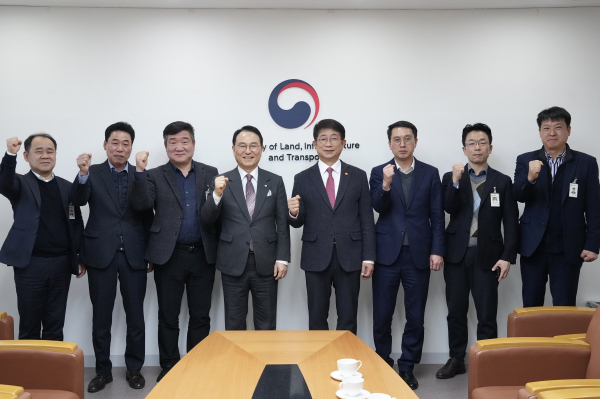박상돈 천안시장 박상우 국토부장관 면담 기념사진