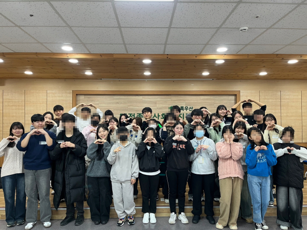 초록우산 대전종합사회복지관, 가족돌봄아동 멘토링 프로그램 결연식 기념사진