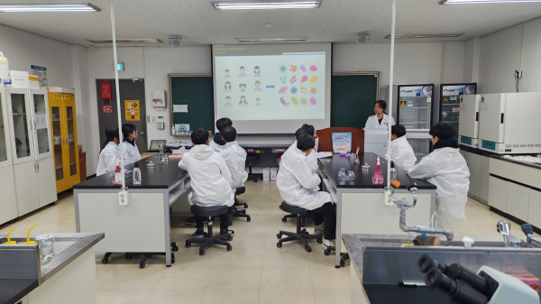 중등부(일반형) 미생물 배양 및 관찰하기 프로그램 진행모습