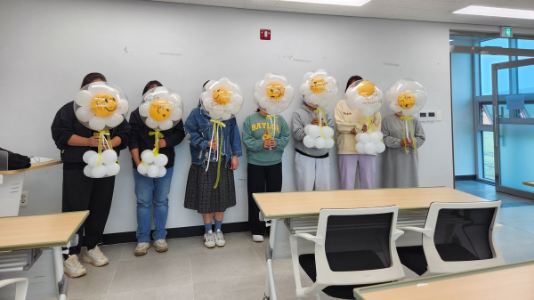 지난해 성연면 행운드림센터에서 진행된 읍면동 평생학습센터 프로그램(풍선아트)