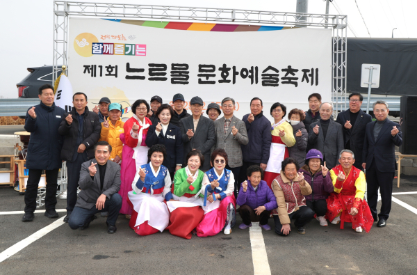 지난 15일 반곡2리에서 진행된 느르물 문화예술축제 모습.