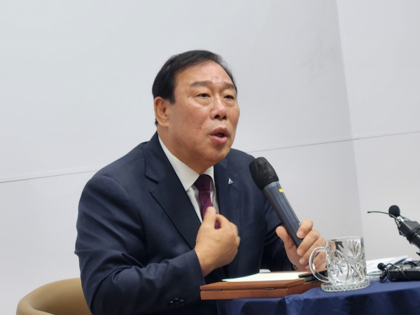 기자간담회 하는 최민호 세종시장