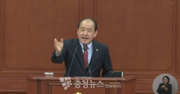 박종선 대전시의원이 20일 제284회 임시회 제2차 본회의 신상발언을 통해 동료 의원들을 향한 비난을 퍼붓고 있다. (시의회 인터넷방송 갈무리)