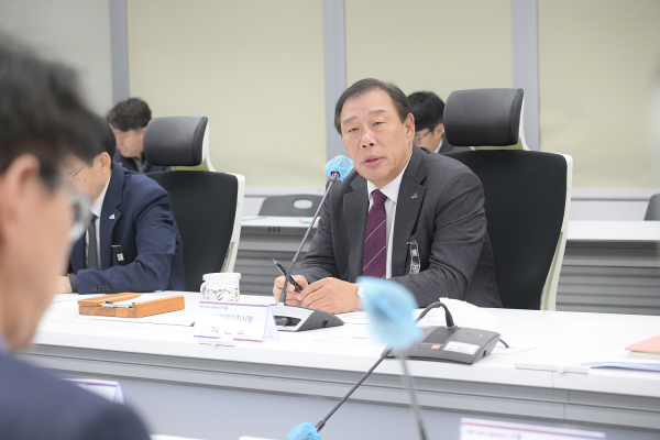 최민호 시장, 26일 간부회의 주재 모습