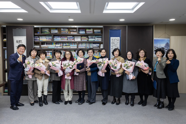 정년퇴직 교육공무직 교육감 표창 수여식 기념사진