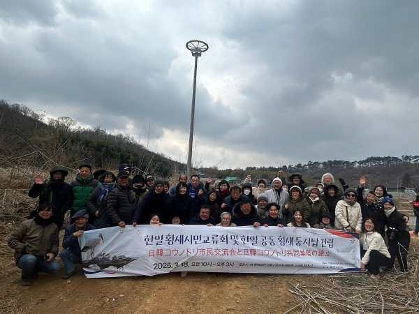 국내 첫 한일 민간단체 공동 황새 둥지탑 건립 기념촬영