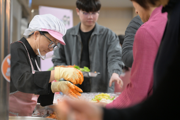 ‘흑백요리사’ 급식대가 이미영 셰프를 초청 급식메뉴 개발 워크숍 진행