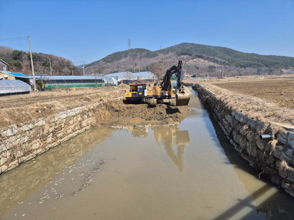 퇴적토 준설작업 모습