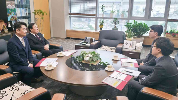 최민호 시장, 김완섭 장관 면담에서 세종보 재가동 촉구 건의 모습