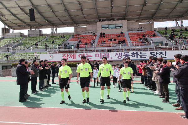 당진시민축구단, ‘2025 K4리그’홈 경기 개막전 모습