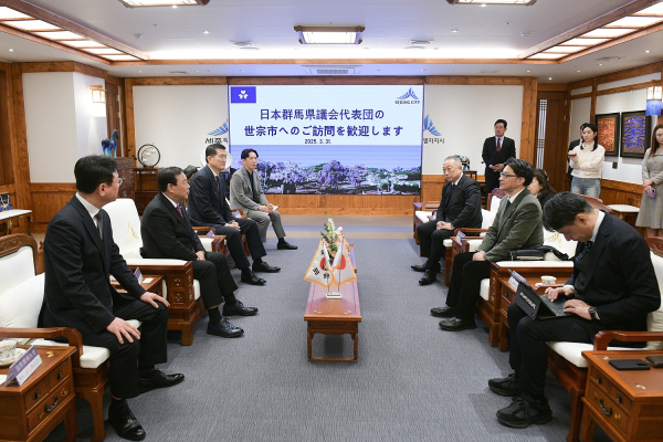최민호 시장, 스도 가즈오미 군마현 의회 의장 면담 모습