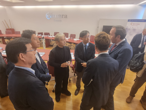 그라나다상공회의소와 대전시 경제사절단이 면담을 갖고 있는 모습 대전시공동취재기자단