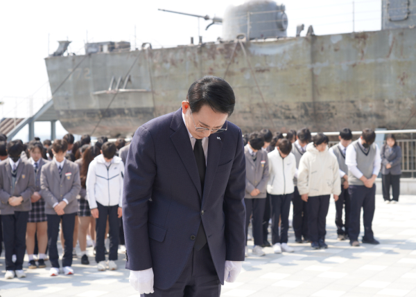 이완섭 서산시장, 서일고등학교 학생들이 3일 서해수호관을 방문한 모습