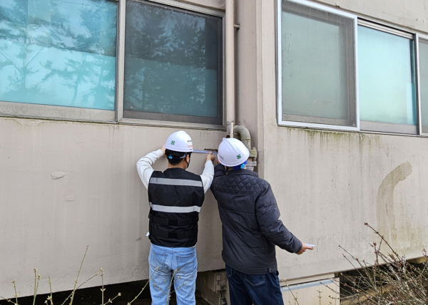 지난 7일 태안읍의 한 아파트에서 진행된 실태조사 모습.