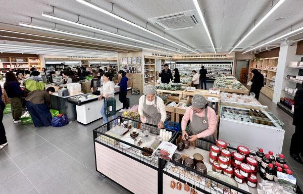 대전 지역 3호 먹거리직매장 탄방점 개장 내부 모습