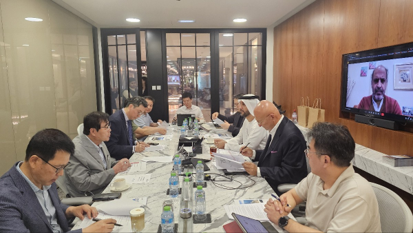 팜주메이라 건설사(Nakheel) 회의 장면