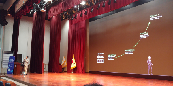 선문대 김용우 교수가 아산시 공직자를 대상으로 특강 모습