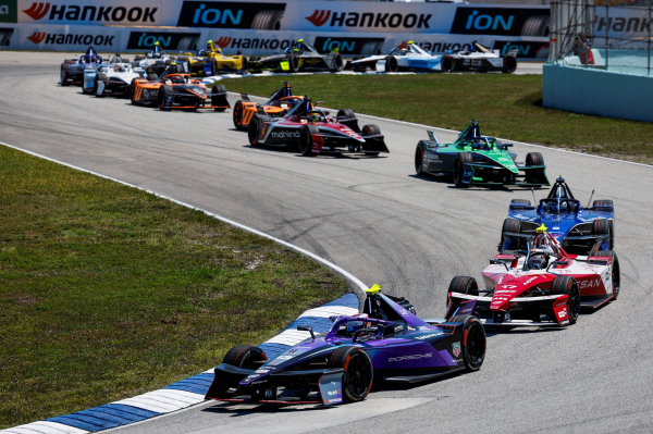 포뮬러 E 시즌 11 2025 마이애미 E-Prix 경기 장면 참고용 이미지