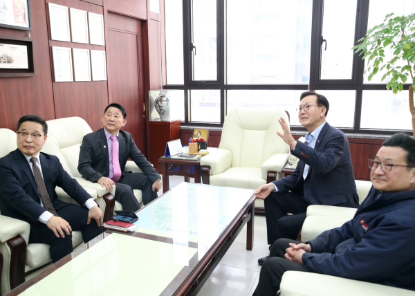 서철모 서구청장 (주)키다리식품 방문 간담회 모습