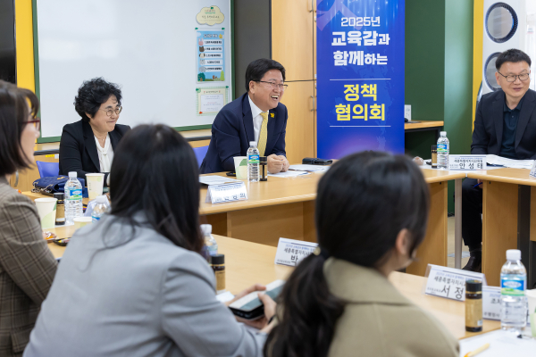 지난 9일, 조치원신봉초에서 ‘2025년 교육감과 함께하는 정책협의회’를 가졌다