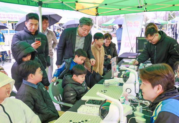 지난 5일 탄동천 일대에서 열린 ‘과학산책’ 행사 현장 모습