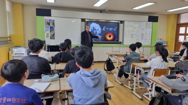 과학 강연 축제 ‘과학자와 함께하는 나의 꿈’(정용환 박사강연장면)