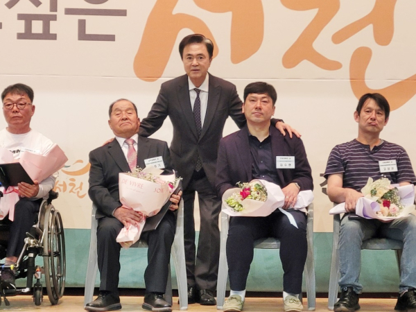 충청남도 장애인의 날 행사  : 왼쪽에서 4번째 김수현 팀장)